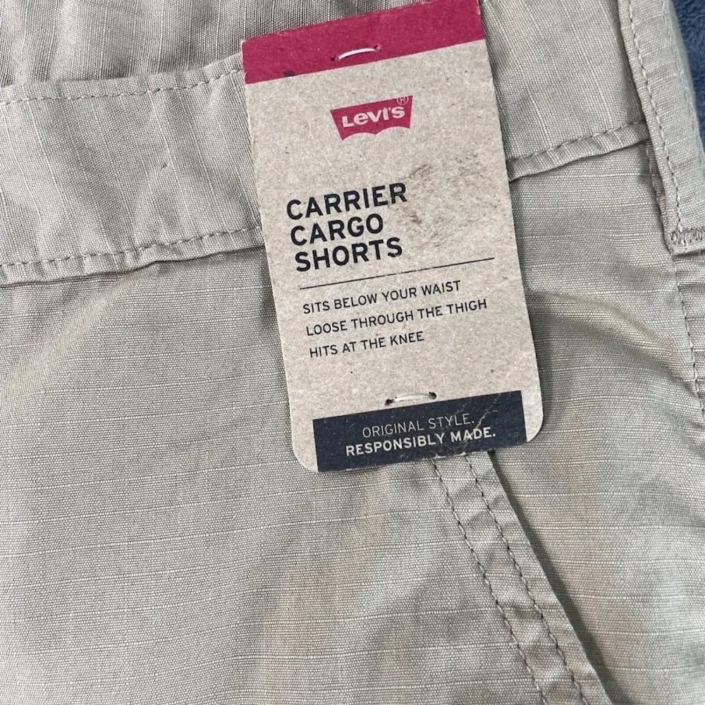 Levi's Carrier Cargo Shorts Mens Size 50 Utility Pockets Khaki Beige Ripstop NWT